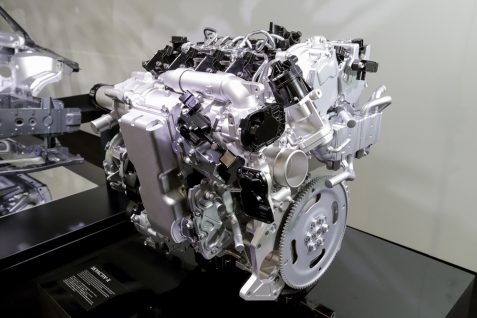 電動化へ舵が切られる中、あえて「夢の内燃機関」を実用化するマツダの目論みとは？